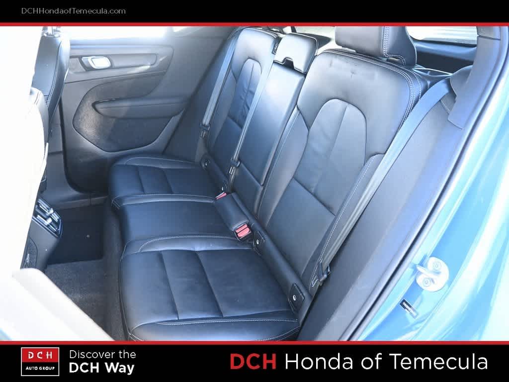 Thumbnail: 2023 Volvo XC40 - 18