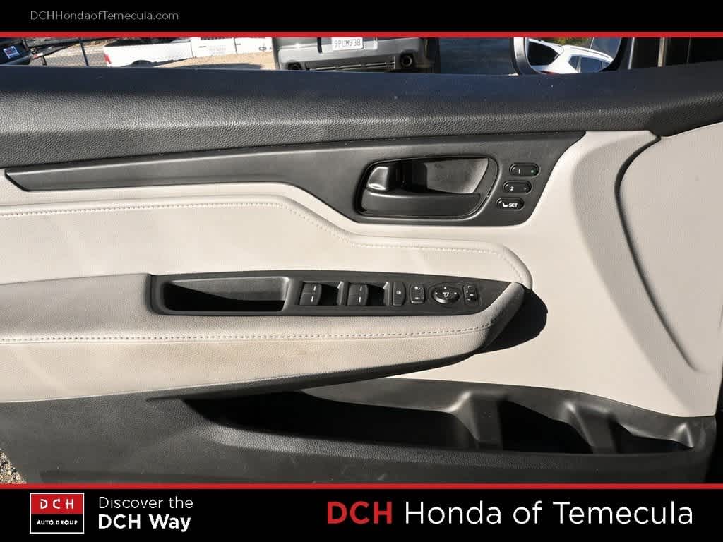 Thumbnail: 2018 Honda Odyssey - 15
