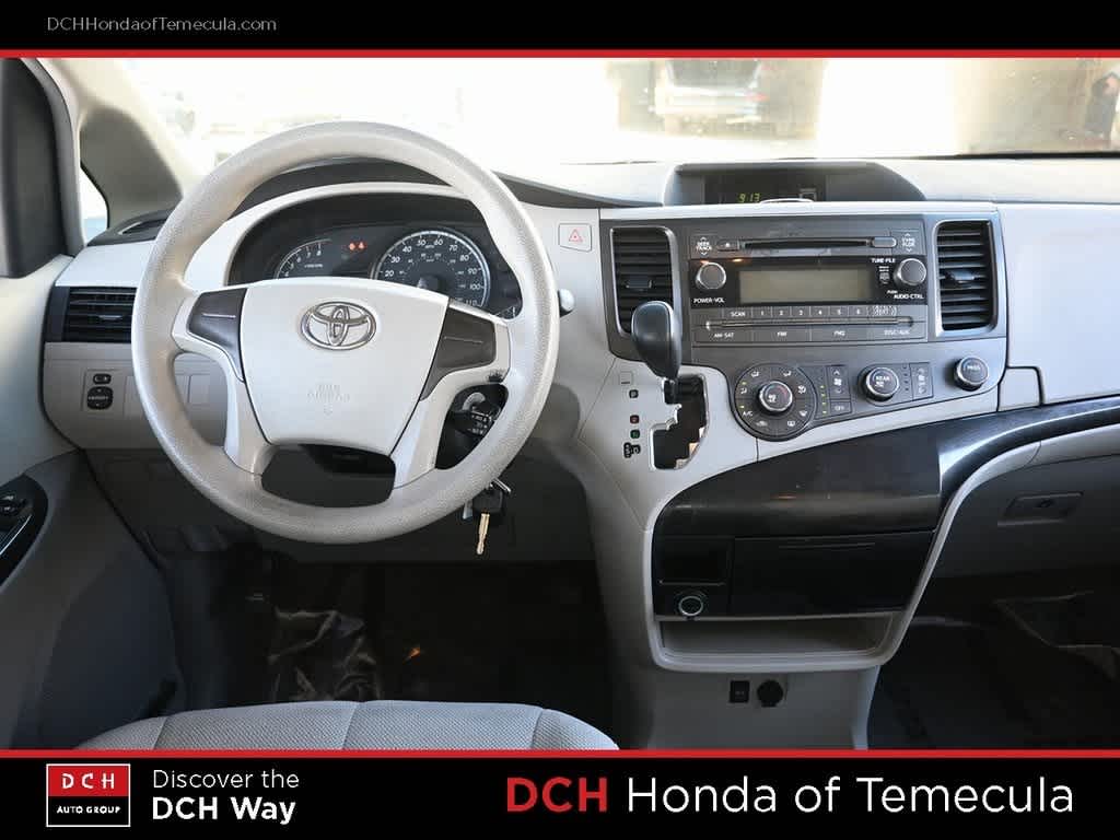 Thumbnail: 2011 Toyota Sienna - 8