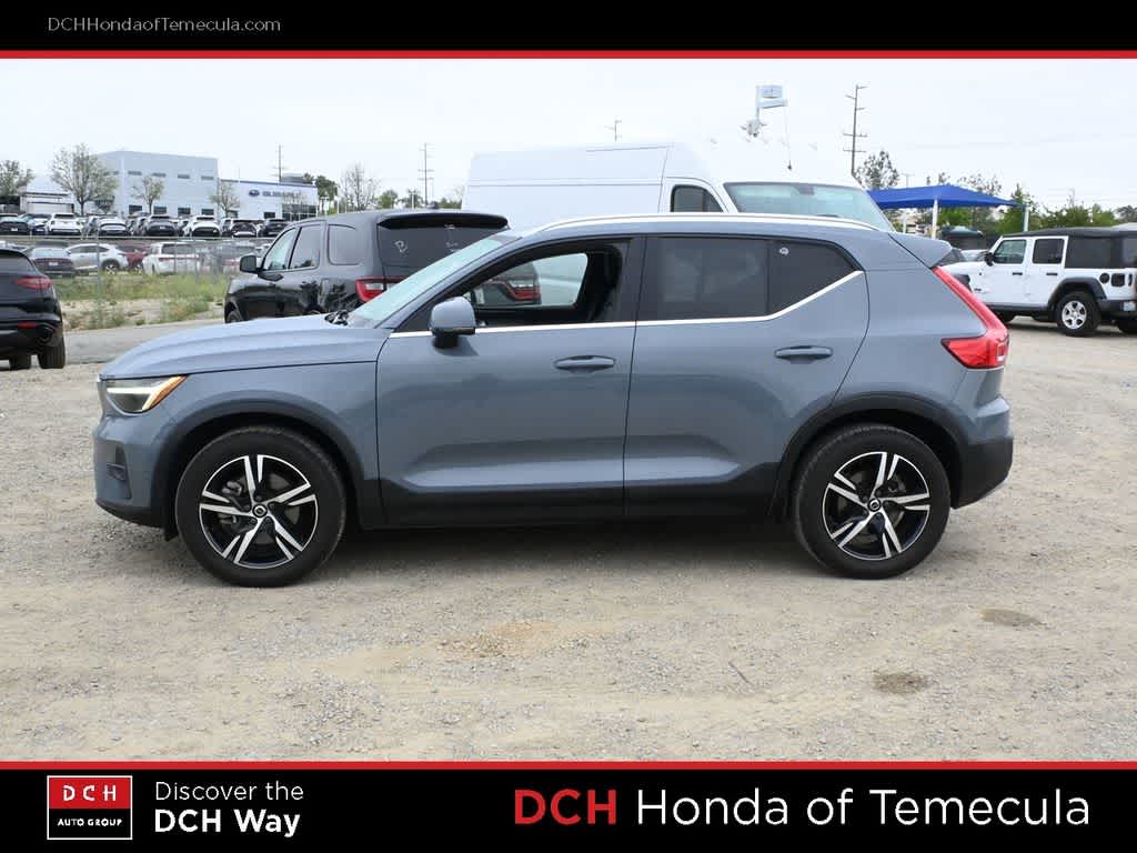 Thumbnail: 2023 Volvo XC40 - 4