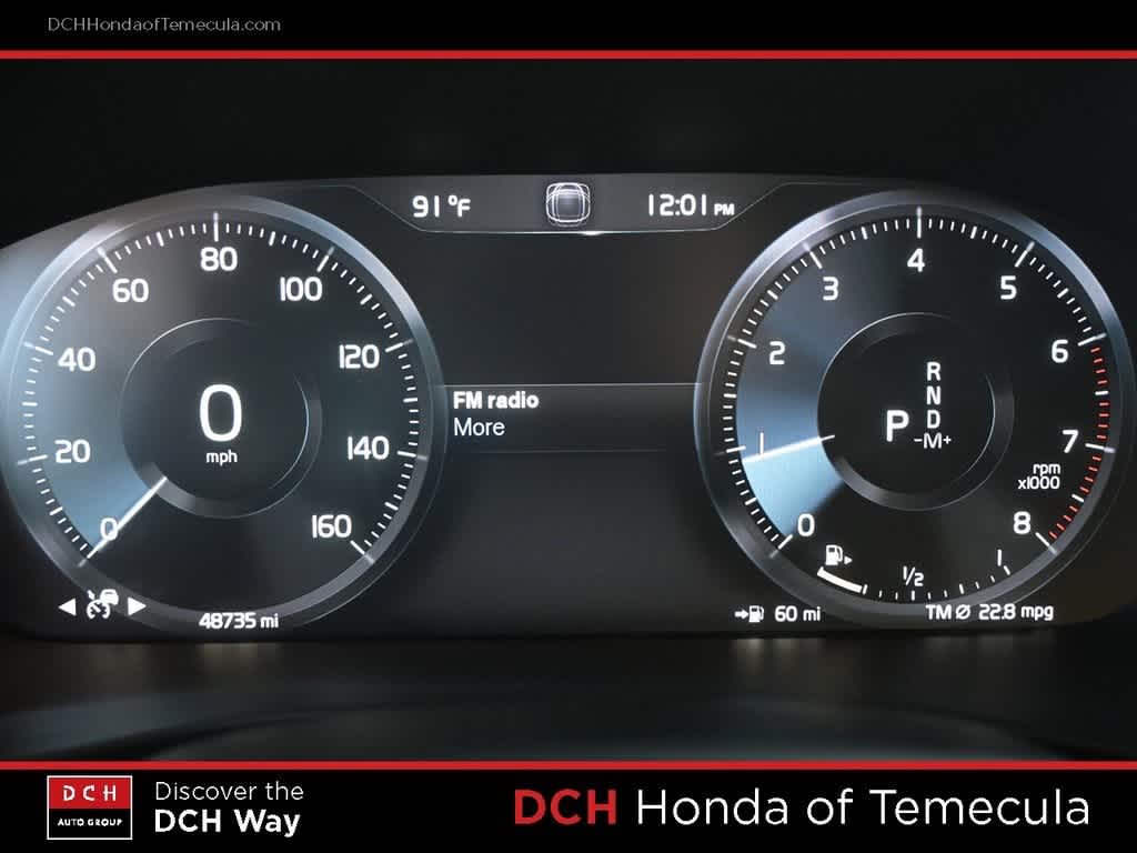 Thumbnail: 2021 Volvo XC40 - 10
