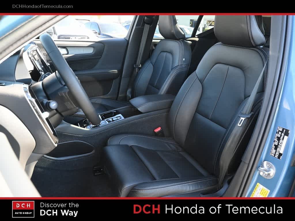 Thumbnail: 2023 Volvo XC40 - 18