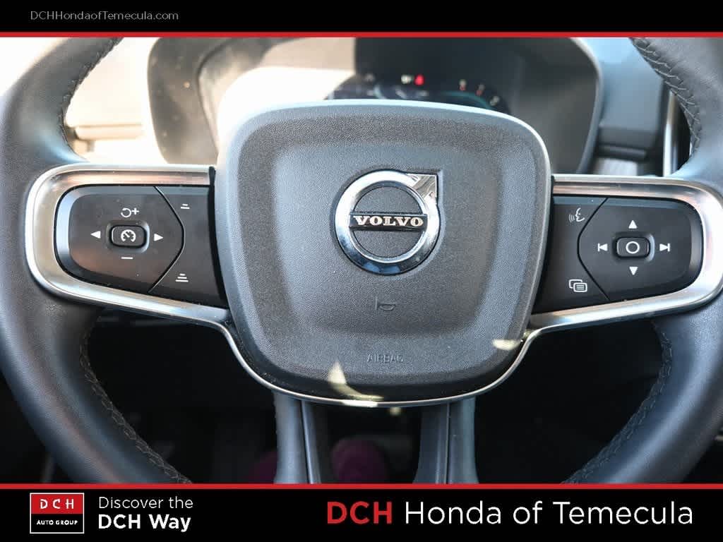 Thumbnail: 2023 Volvo XC40 - 9