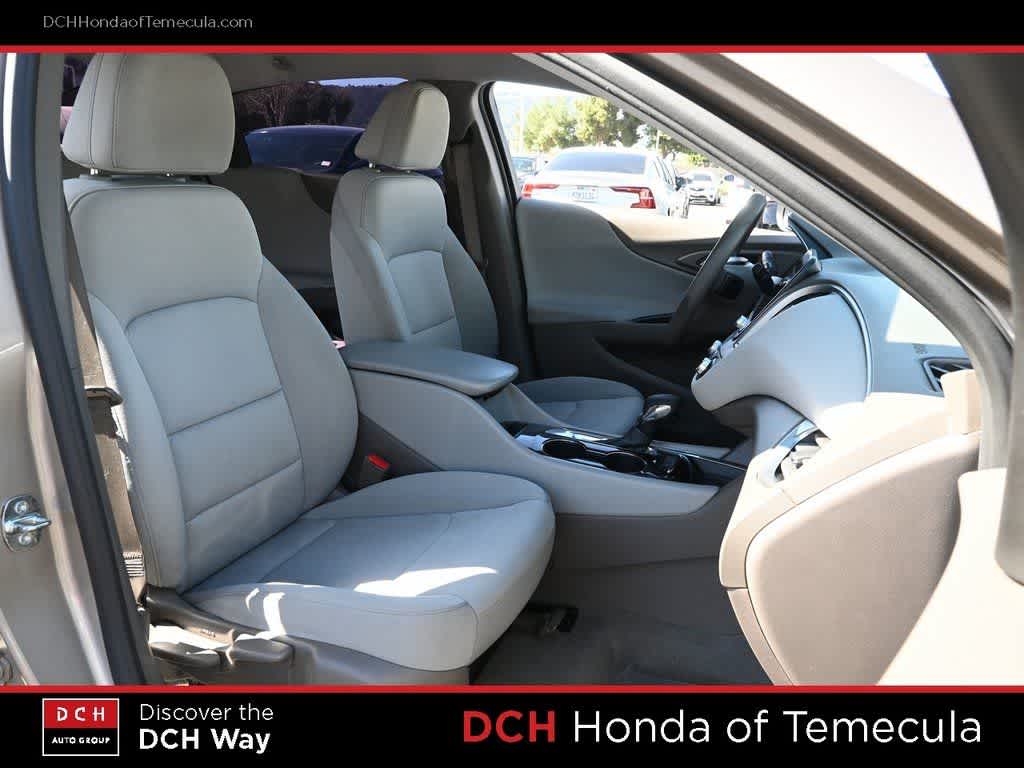 Thumbnail: 2022 Chevrolet Malibu - 21