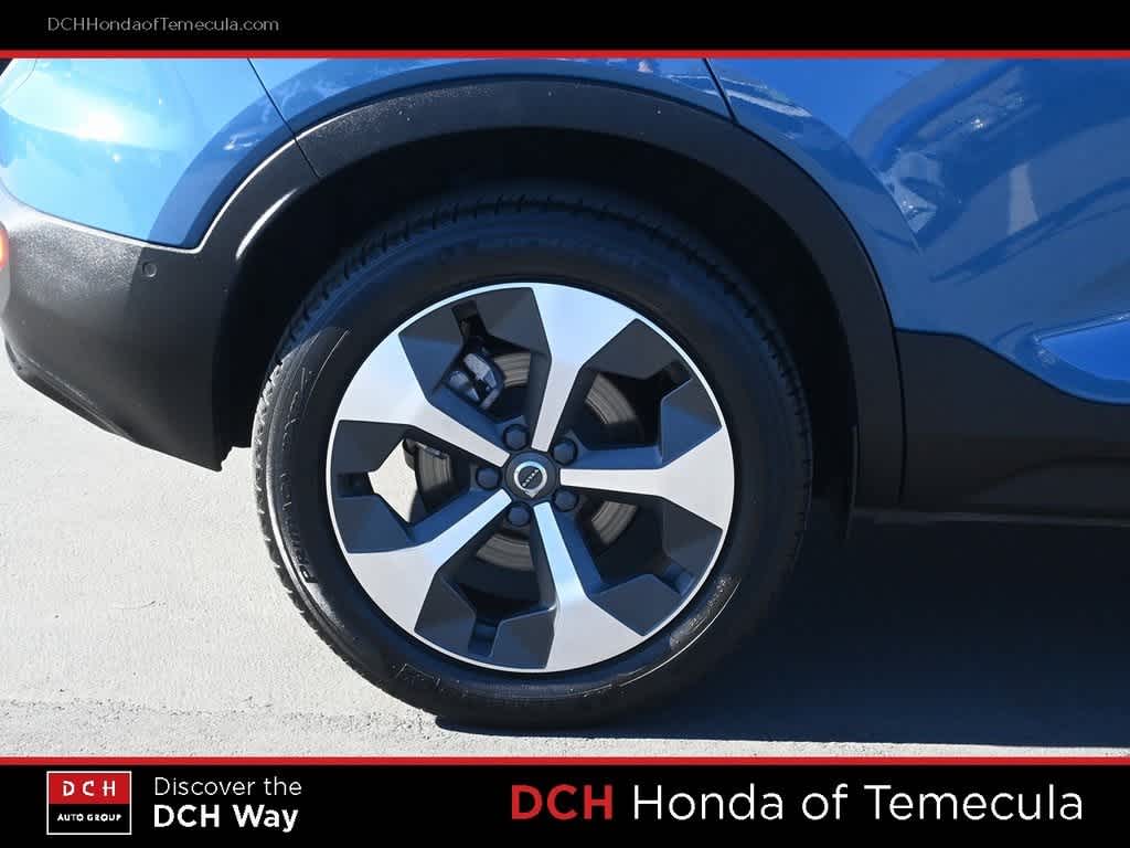 Thumbnail: 2023 Volvo XC40 - 24