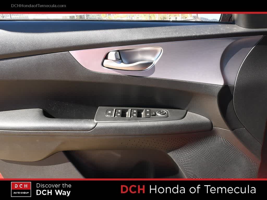 Thumbnail: 2022 Kia Forte - 15