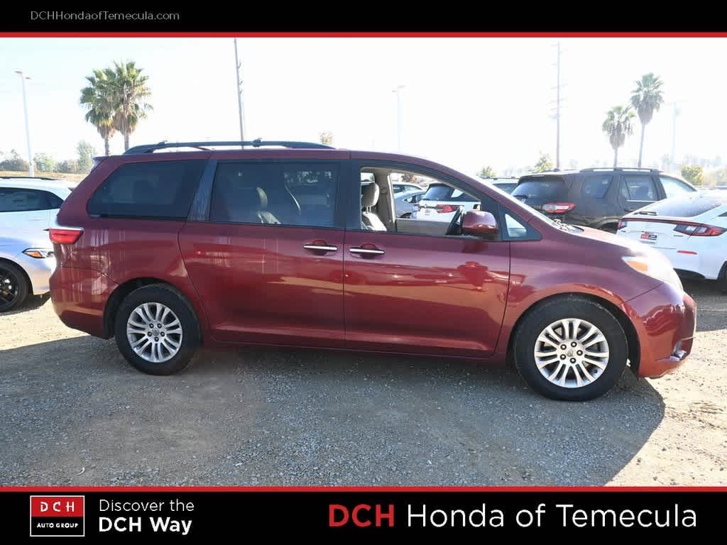 Thumbnail: 2016 Toyota Sienna - 5