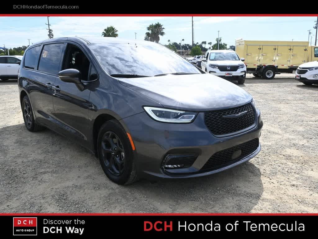 Thumbnail: 2022 Chrysler Pacifica - 3