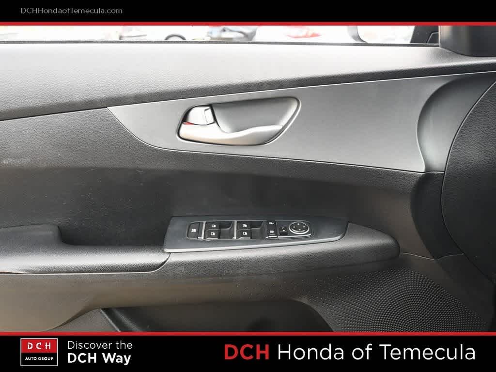 Thumbnail: 2020 Kia Forte - 15