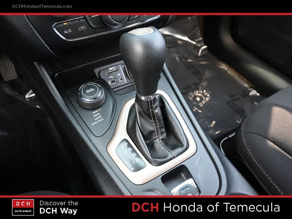 Thumbnail: 2016 Jeep Cherokee - 11