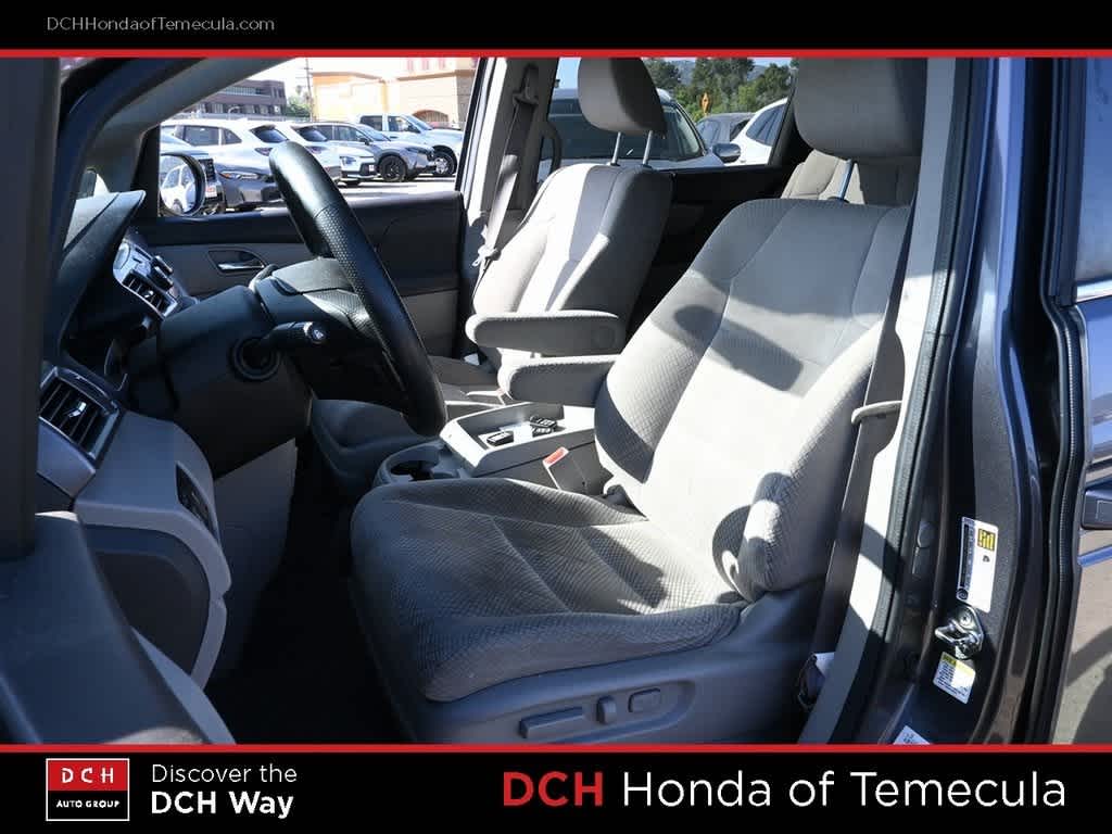 2017 Honda Odyssey SE 17