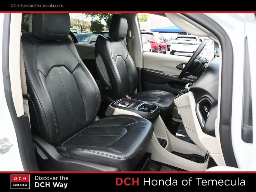 Thumbnail: 2018 Chrysler Pacifica - 21