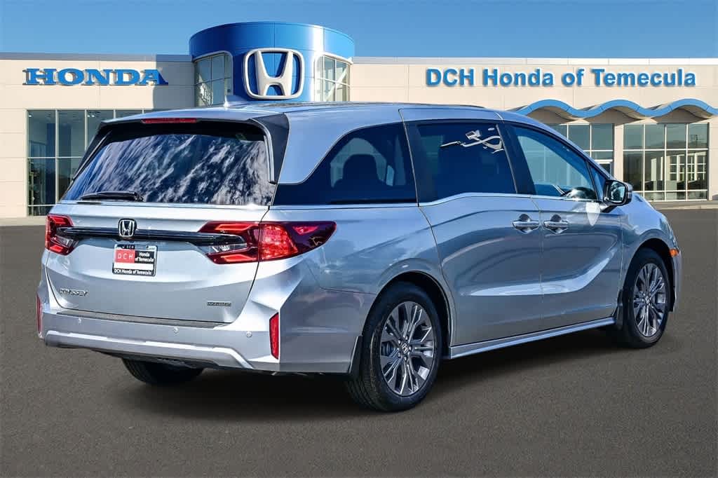 2026 Honda Odyssey Touring photo 4