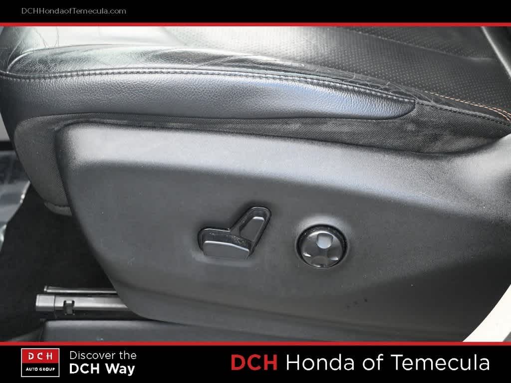 Thumbnail: 2018 Chrysler Pacifica - 16