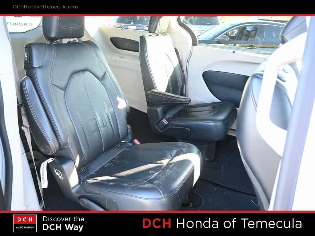 Thumbnail: 2018 Chrysler Pacifica - 19