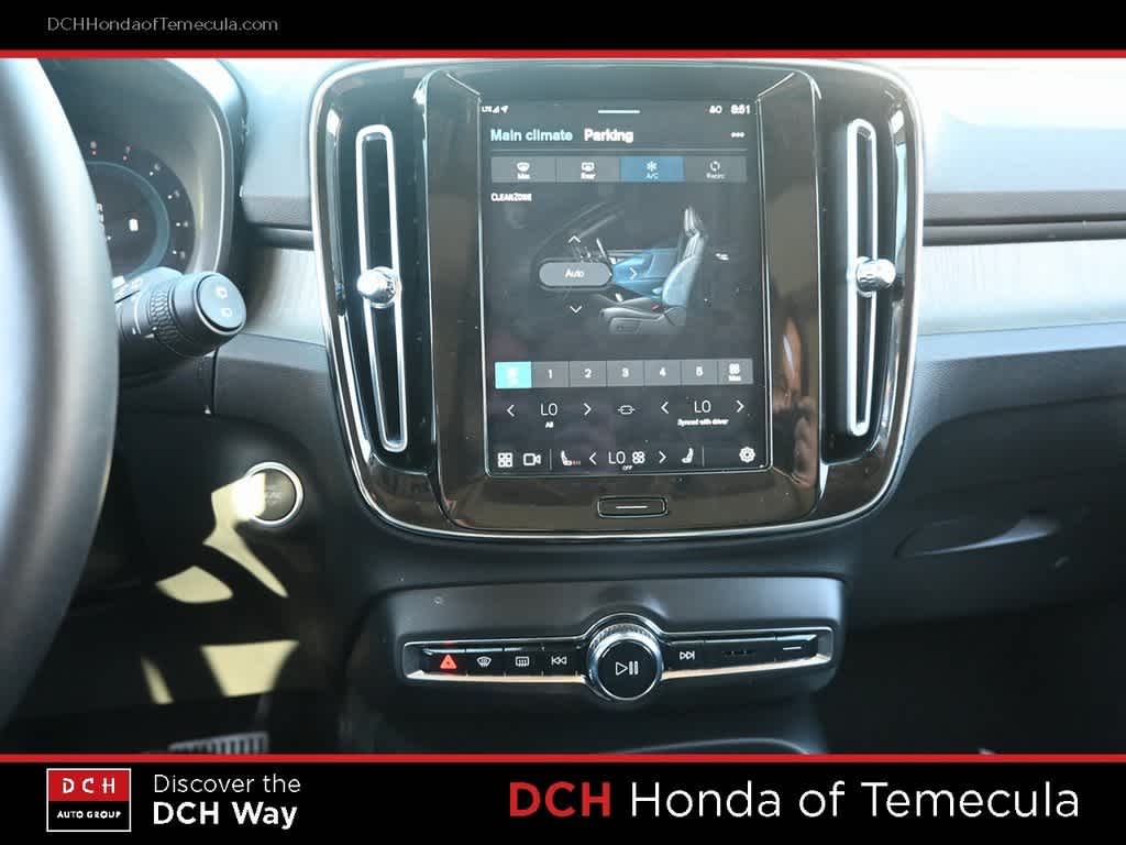 Thumbnail: 2023 Volvo XC40 - 12