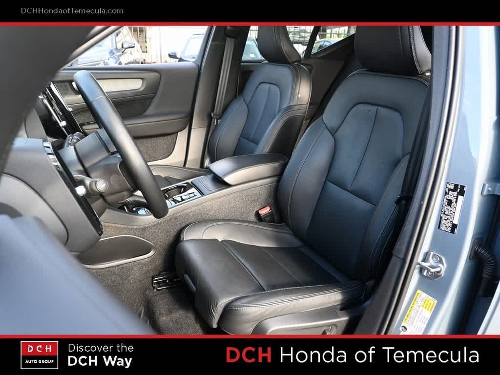 Thumbnail: 2021 Volvo XC40 - 18