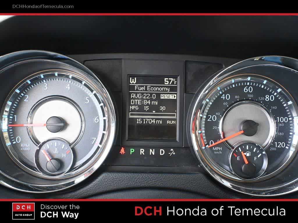 Thumbnail: 2015 Chrysler Town & Country - 7