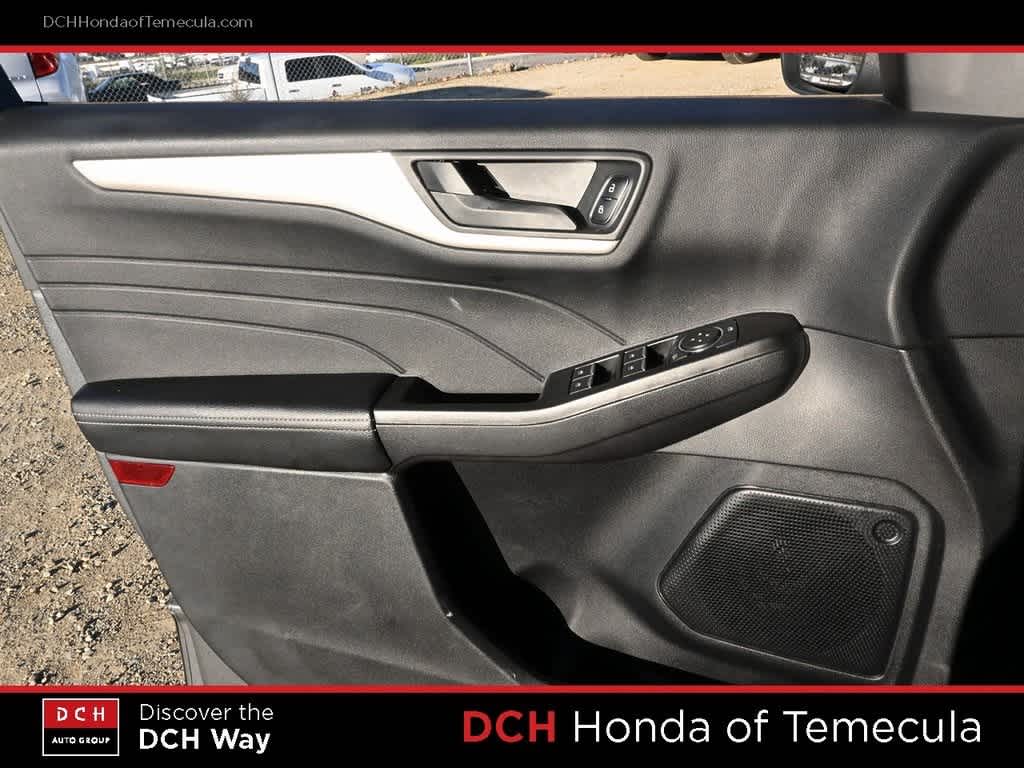 Thumbnail: 2022 Ford Escape - 15