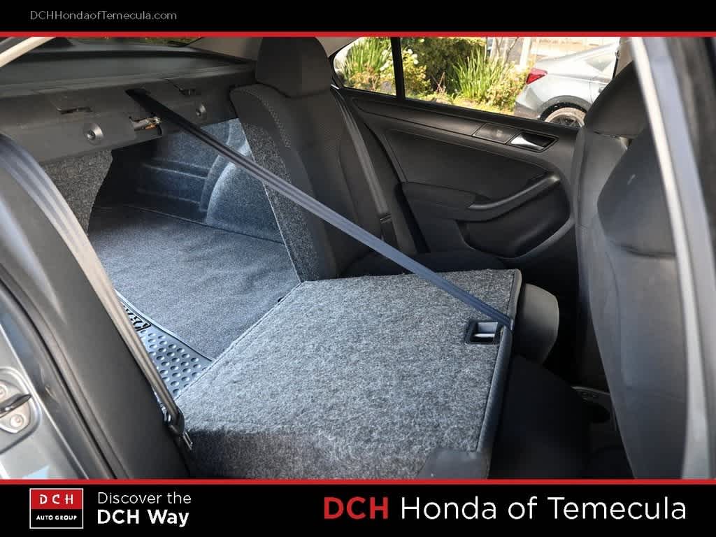 Thumbnail: 2011 Volkswagen Jetta - 20