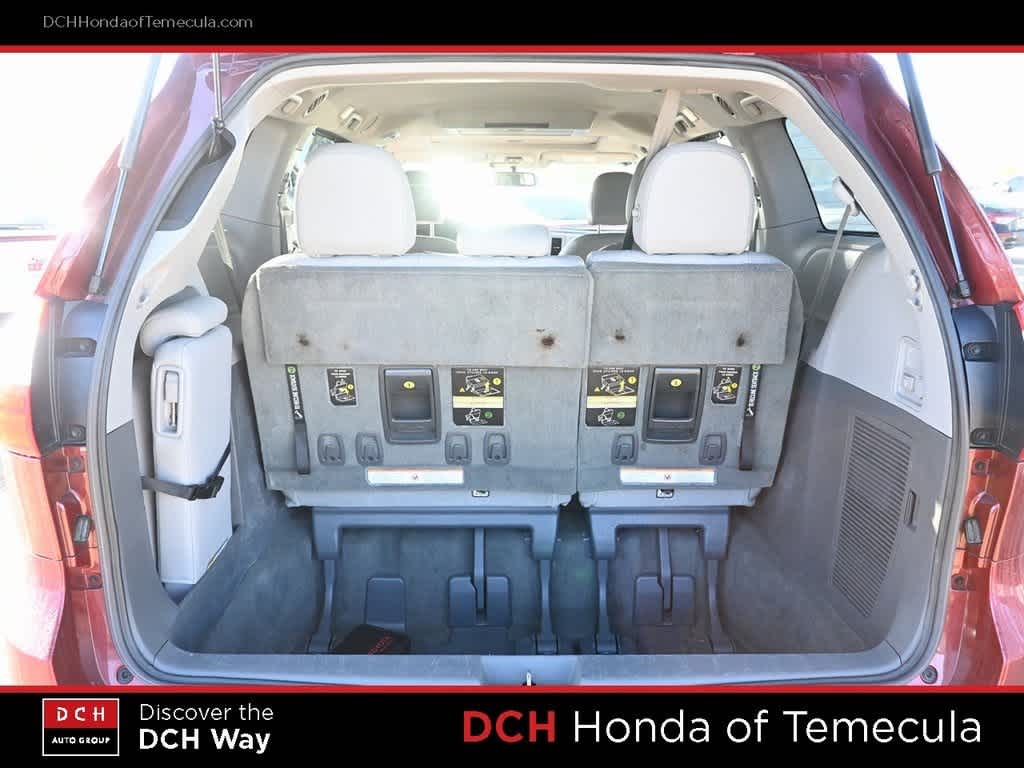 Thumbnail: 2016 Toyota Sienna - 21