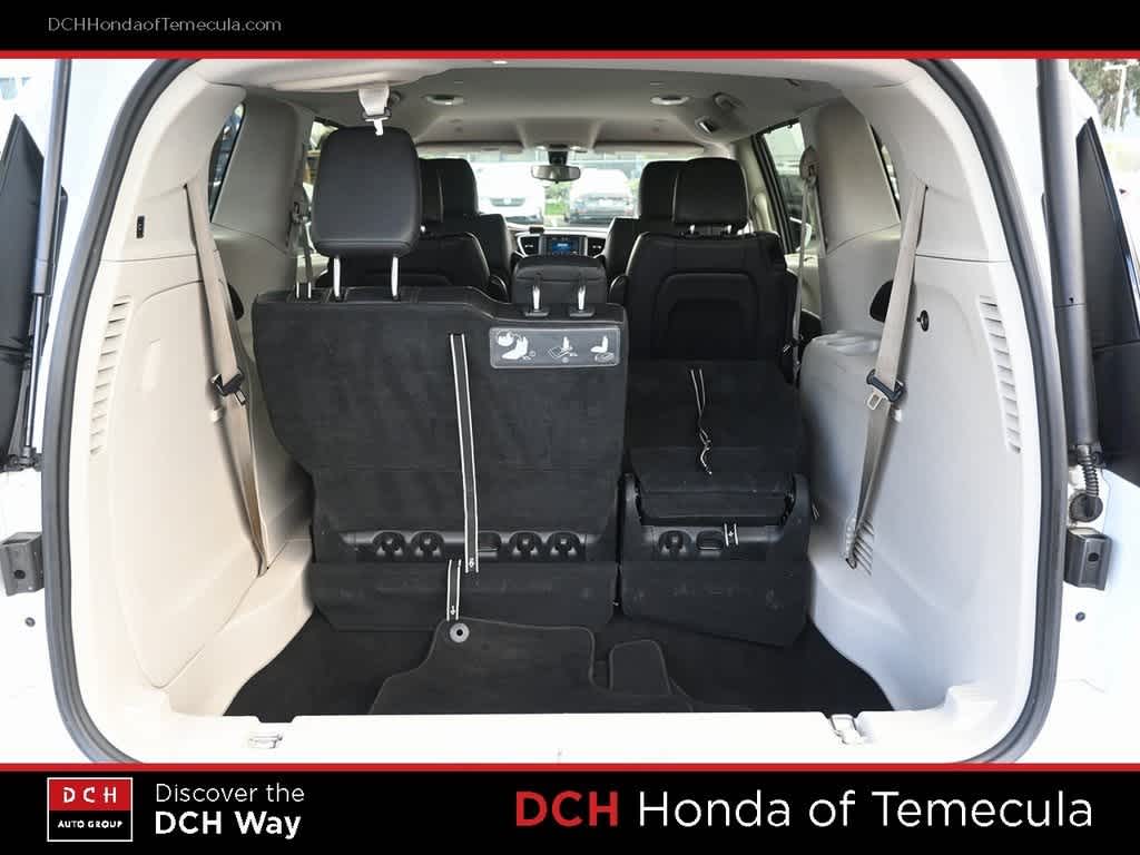 Thumbnail: 2018 Chrysler Pacifica - 22