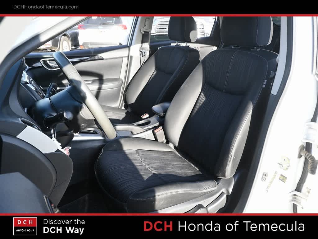 Thumbnail: 2017 Nissan Sentra - 17