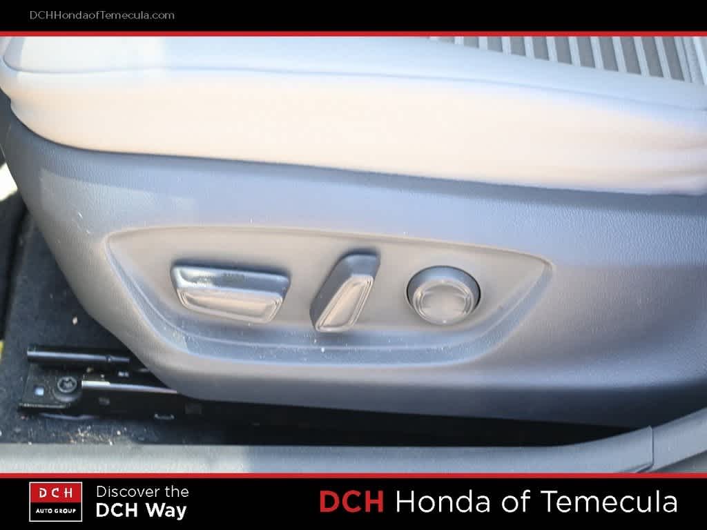 Thumbnail: 2019 Toyota Camry - 15