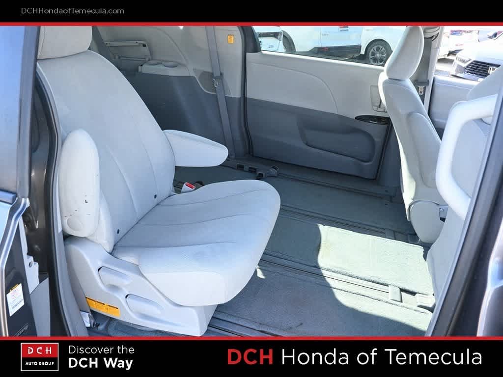 Thumbnail: 2011 Toyota Sienna - 19
