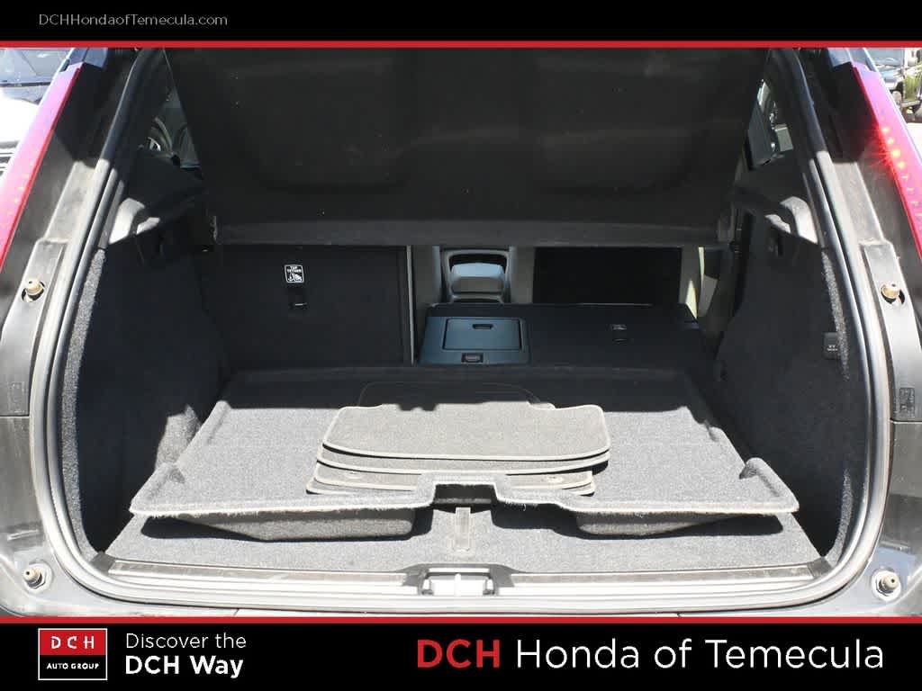 Thumbnail: 2023 Volvo XC40 - 22