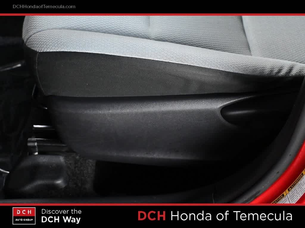 Thumbnail: 2015 Toyota Prius c - 16