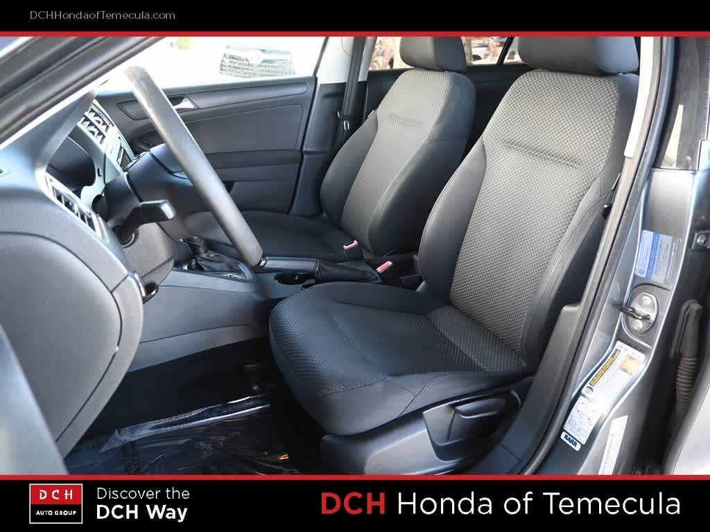Thumbnail: 2011 Volkswagen Jetta - 16