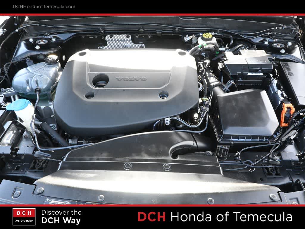 Thumbnail: 2023 Volvo XC40 - 24