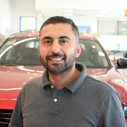 Staff member Peter Shehata from ID_8c2f0323802e