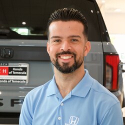 Staff member Oscar Luciano from ID_eac64f