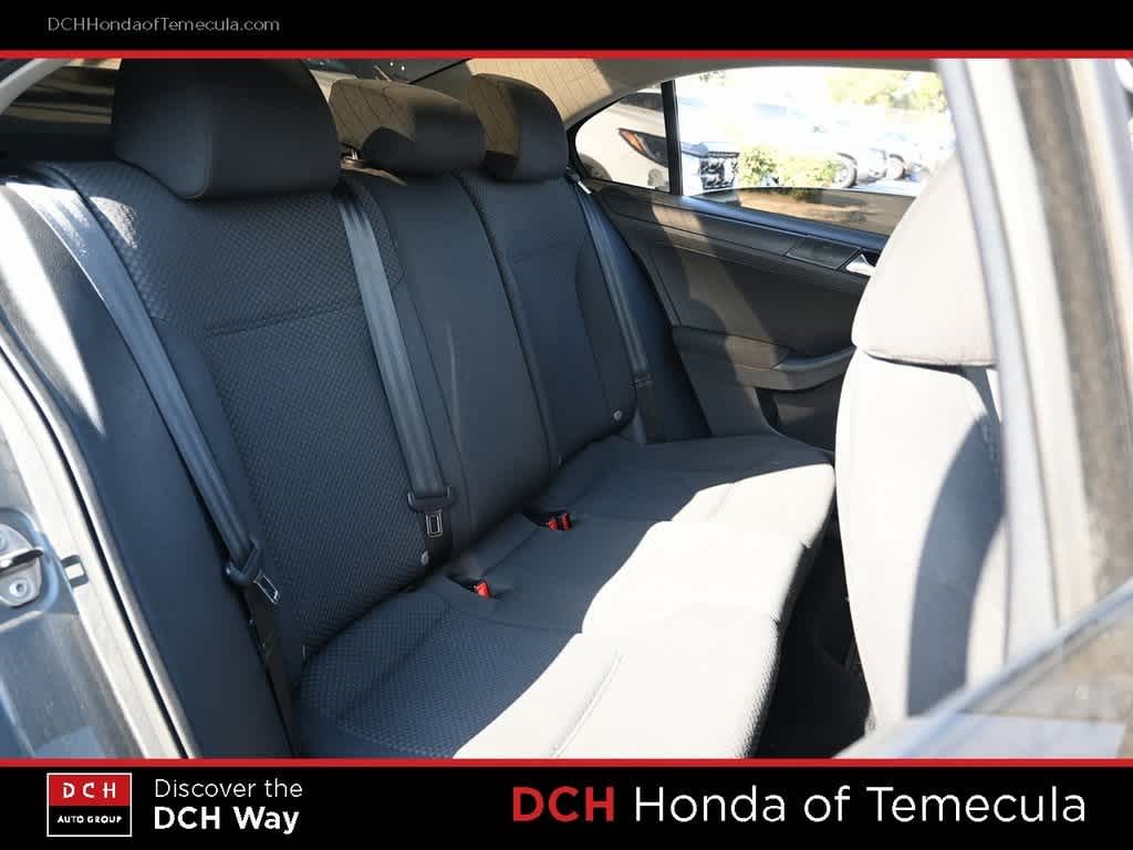 Thumbnail: 2011 Volkswagen Jetta - 19