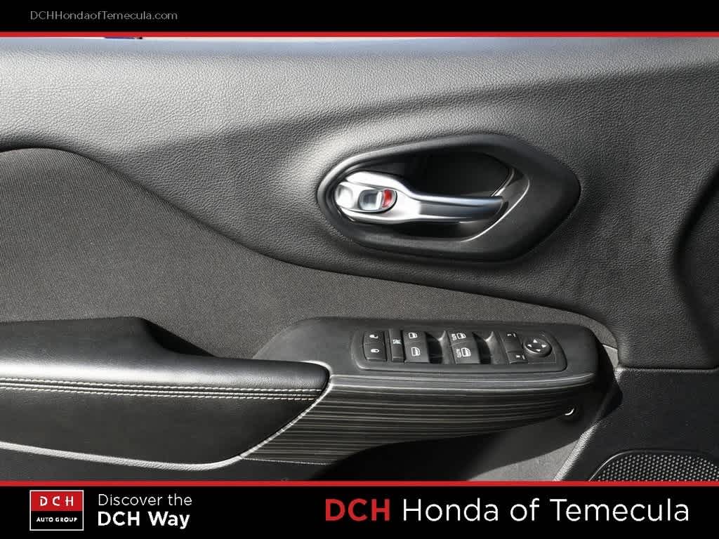 Thumbnail: 2016 Jeep Cherokee - 16