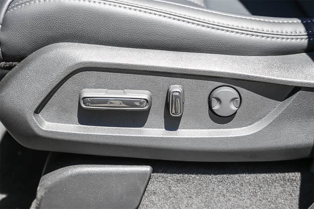 2025 Honda Pilot Touring 23