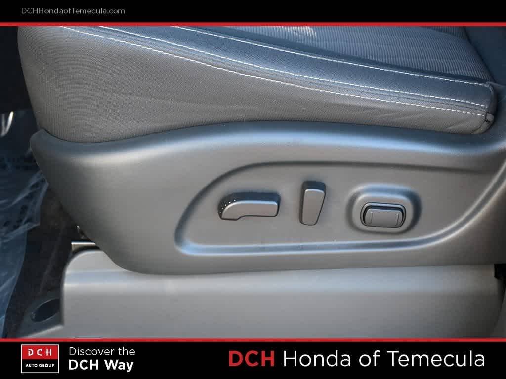 Thumbnail: 2024 Nissan Titan - 17