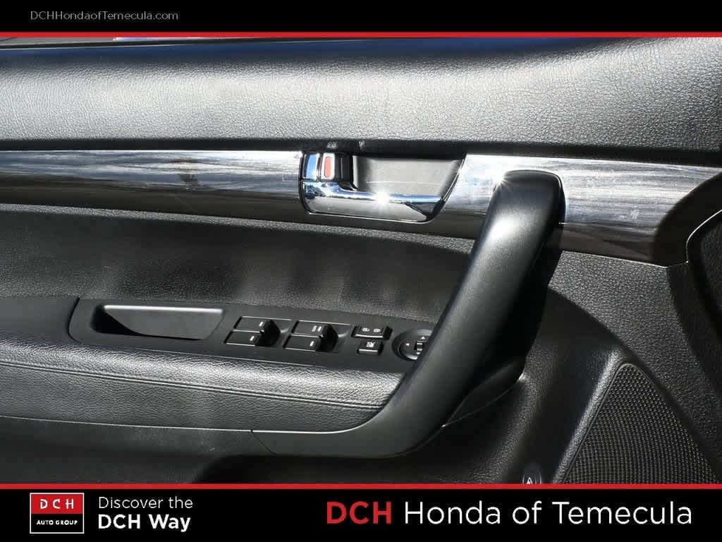 Thumbnail: 2012 Kia Sorento - 16