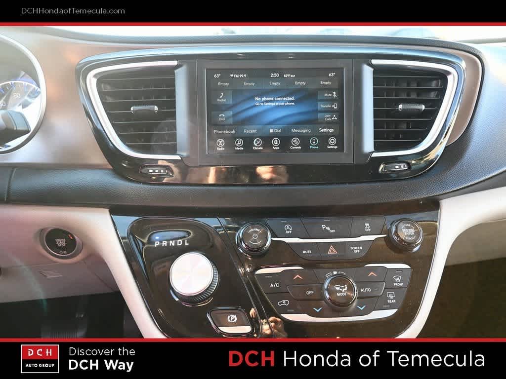 Thumbnail: 2018 Chrysler Pacifica - 12