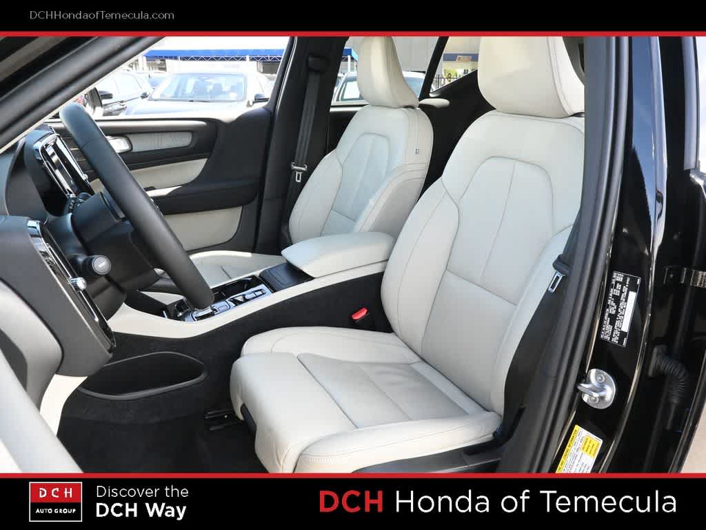 Thumbnail: 2023 Volvo XC40 - 18