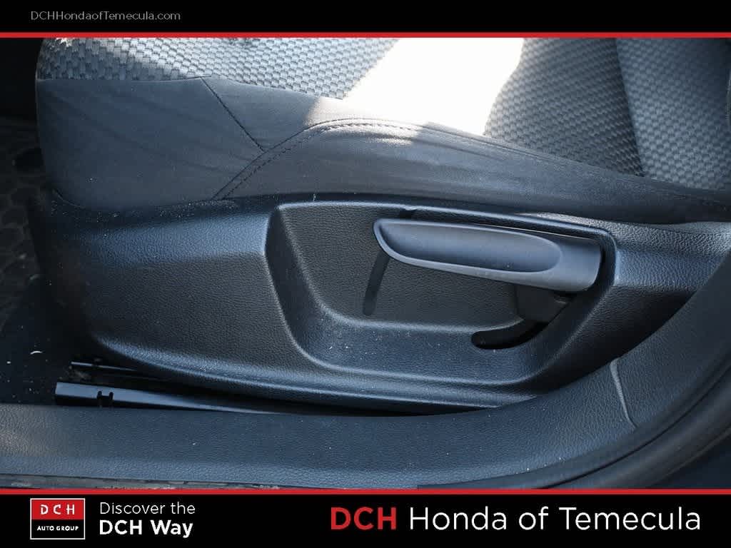Thumbnail: 2011 Volkswagen Jetta - 16