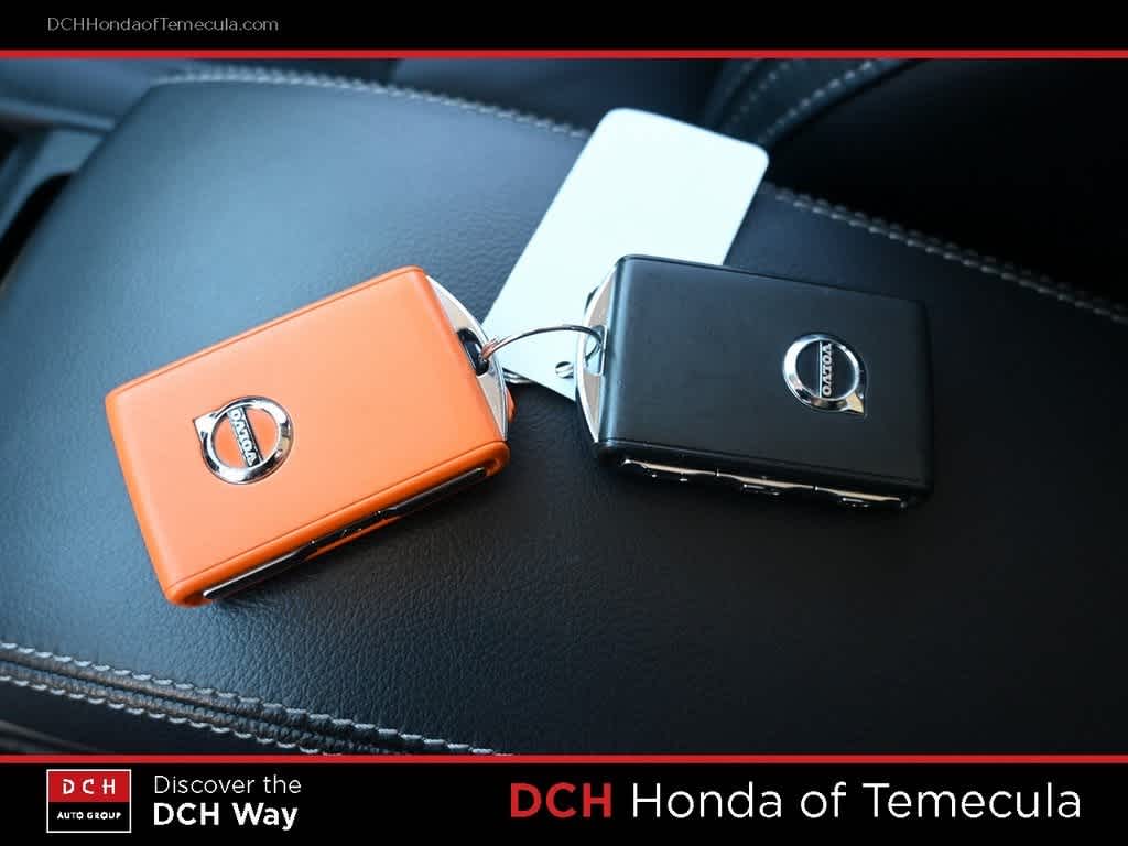 Thumbnail: 2023 Volvo XC40 - 14