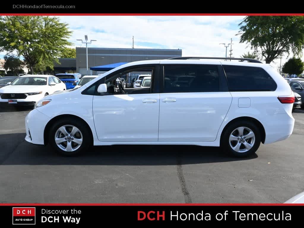 Thumbnail: 2018 Toyota Sienna - 4
