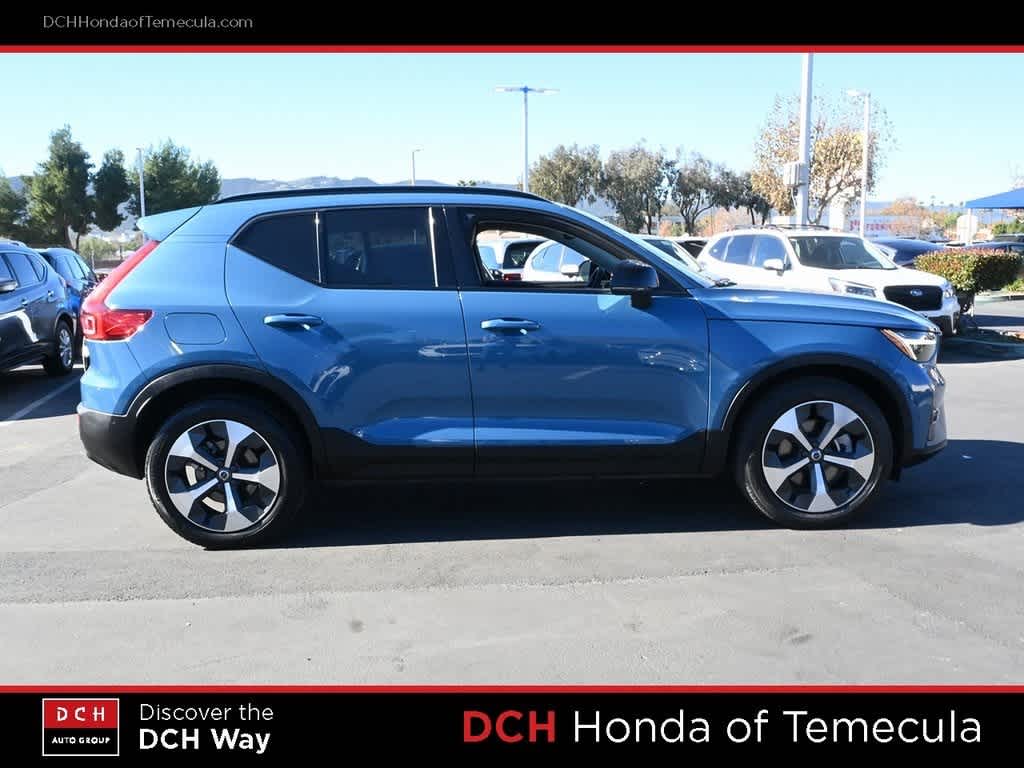 Thumbnail: 2023 Volvo XC40 - 5