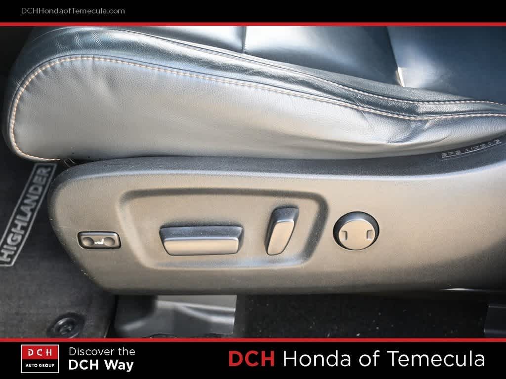 Thumbnail: 2015 Toyota Highlander - 16
