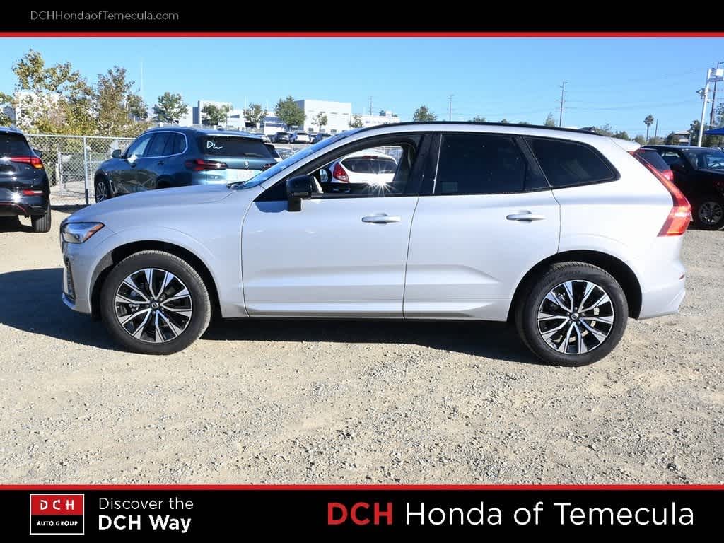 2025 Volvo XC60 Core photo 4