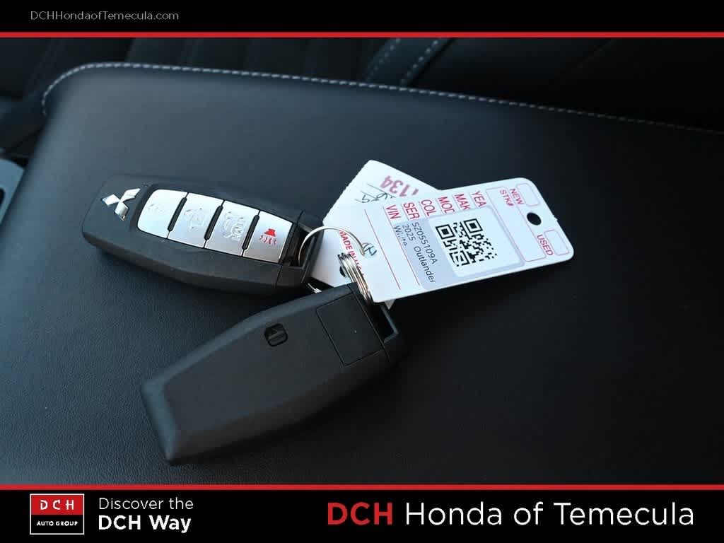 Thumbnail: 2025 Mitsubishi Outlander - 14