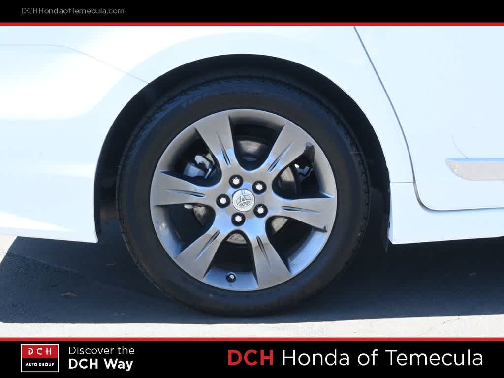 Thumbnail: 2016 Toyota Sienna - 24